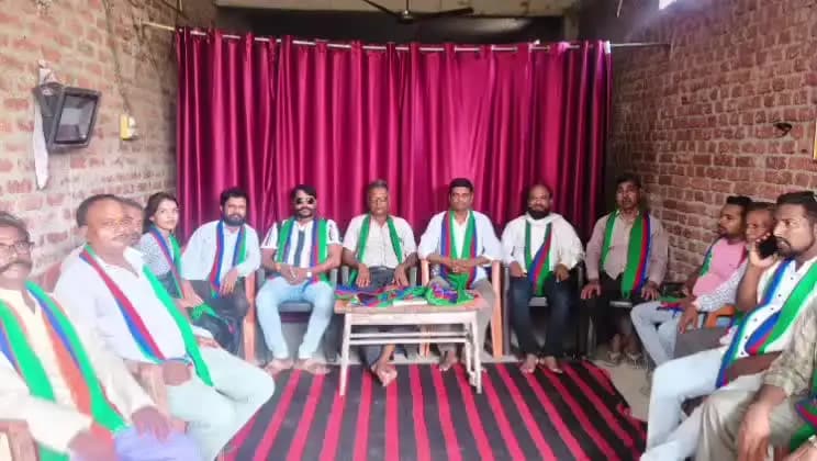 गढ़वा: गढ़वा में आजसू की बैठक, संगठन विस्तार पर जोर; भ्रष्टाचार व निजी स्कूलों की मनमानी के खिलाफ आंदोलन का ऐलान