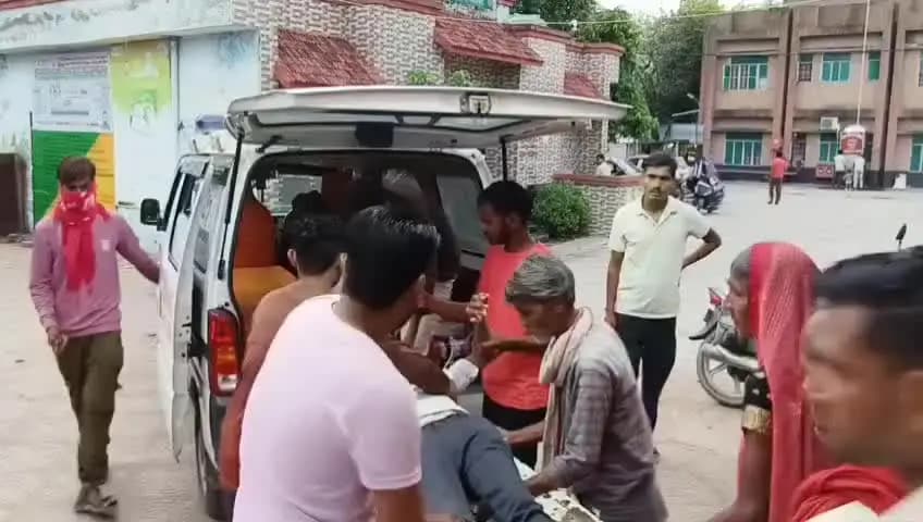 महोबा: महोबा के घटेरा गांव के एक युवक ने सल्फास का सेवन किया, डॉक्टर ने हायर सेंटर किया रिफर