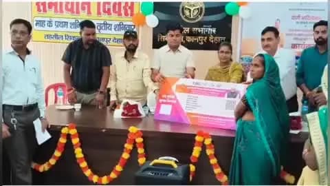 सिकंदरा: सिकंदरा में प्रधानमंत्री पोषण योजना के तहत रसोइयों को मिला सम्मान, कैशलेस चिकित्सा व दुर्घटना सुरक्षा योजना की जानकारी दी गई