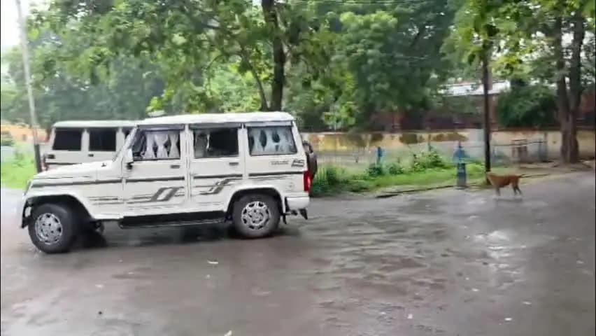 मिर्ज़ापुर: रेलवे स्टेशन रोड स्थित ज्वेलर्स की दुकान में हुई बड़ी चोरी, 20 से 22 किलो चांदी और सोना चोर ने किया चुरा लिया, पुलिस