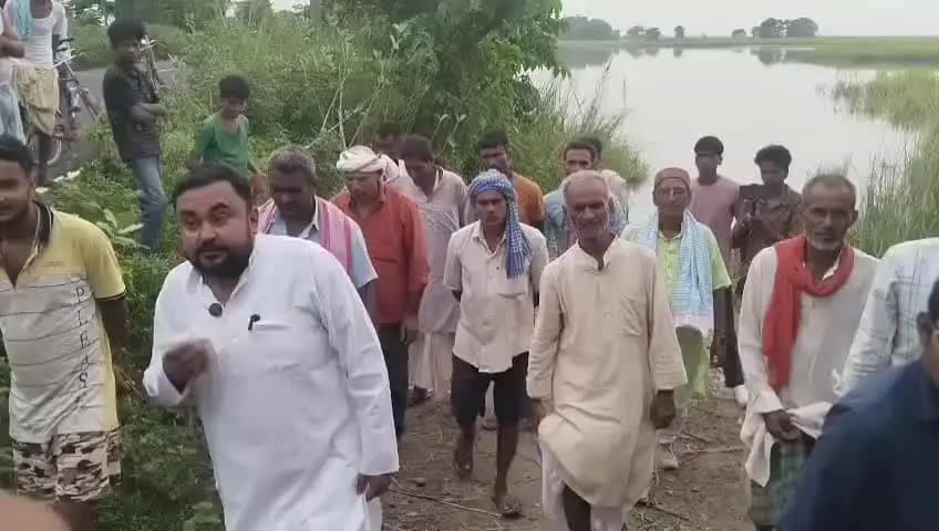 नौतन: कांग्रेस नेता रवि भूषण ने बरियारपुर में कटाव का जायजा लिया, सरकार से तुरंत कटाव रोधी कार्य की मांग