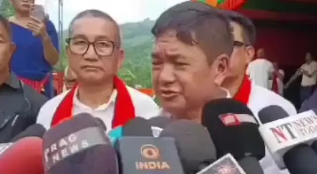 ডিফু: কাৰ্বি আংলঙৰ মাটি পুঁজিপতিক বিক্ৰী, শিক্ষক নিযুক্তিৰ নামত ধন সংগ্ৰহৰ অভিযোগ বিৰোধীৰ মনেসজা,মন্তব্য বিধায়কৰ