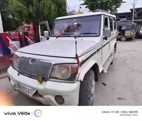एकमा: लावारिस बोलेरो से 302 लीटर अंग्रेजी शराब बरामद, पुलिस जांच में जुटी