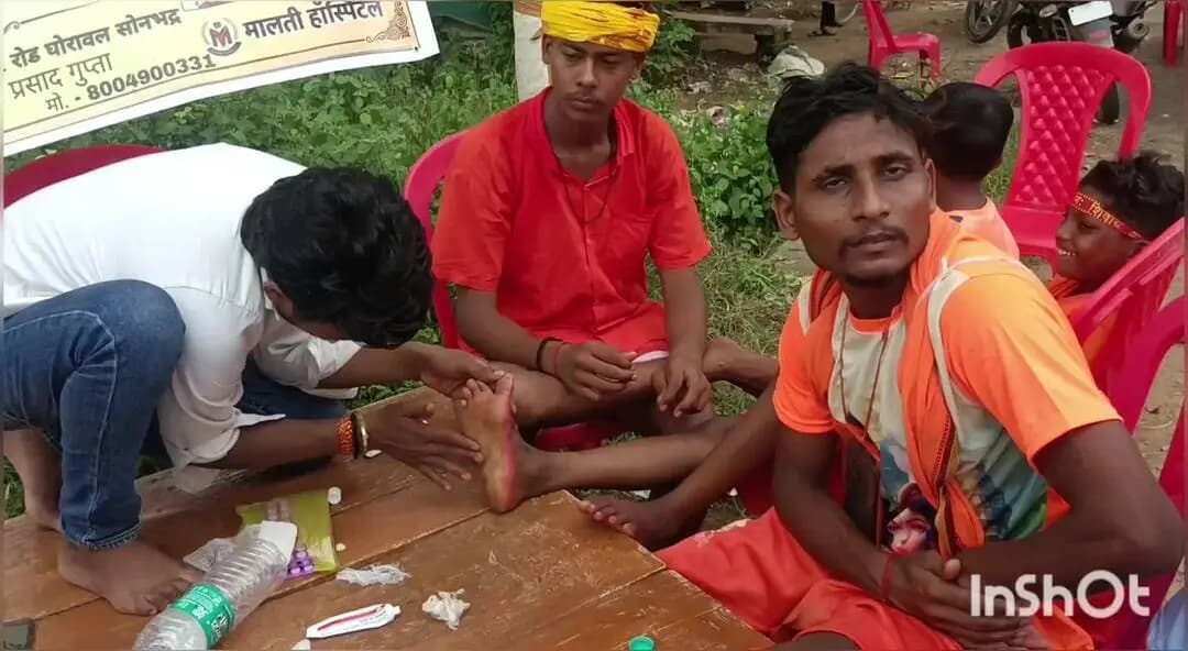 घोरावल: विजयगढ़ किले से जल लेकर लाखों कांवरिया शिवद्वार पहुंचे, डीजे की धुन पर झूमते निकली कांवड़ यात्रा