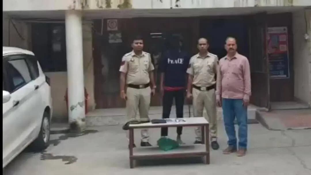 यमुना विहार: गीता कॉलोनी थाना पुलिस ने एक शातिर चोर को किया गिरफ्तार