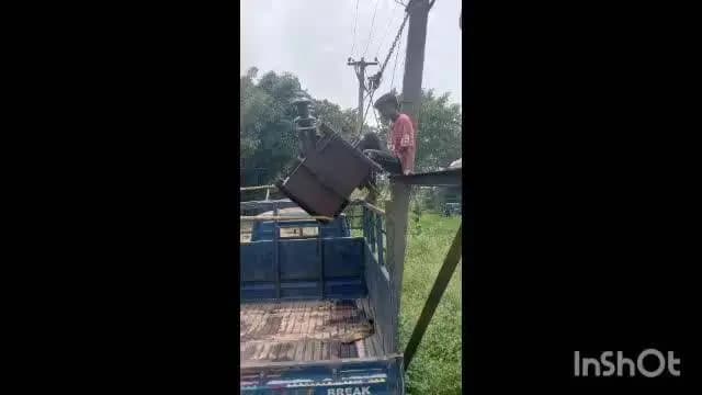 सिसई: रेडवा पंचायत के पोढ़ा और बीरकेरा गांव में मुखिया के प्रयास से लगा नया ट्रांसफार्मर, ग्रामीणों में खुशी