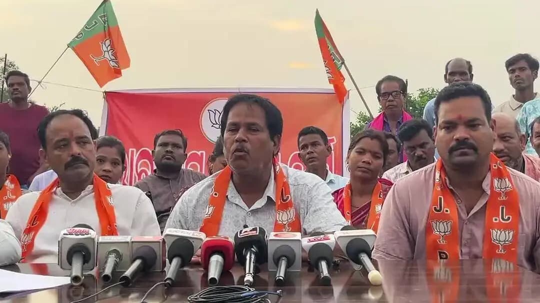 ଲଖନପୁର: ମୁନ୍ଦ୍ରାଯୋର ପୋଲ ନିର୍ମାଣକୁ ନେଇ ବିଜେପି ପକ୍ଷରୁ ସାହାସପୁର ଠାରେ ସାଂବାଦିକ ସମ୍ମିଳନୀ