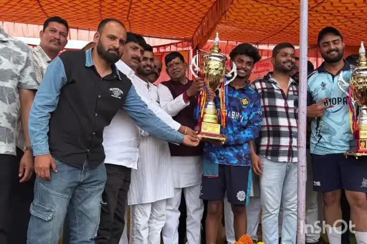 कुरवाई: ग्राम रसिया में खेल प्रतियोगिता संपन्न, विधायक हरि सिंह सप्रे ने बांटी ट्रॉफी