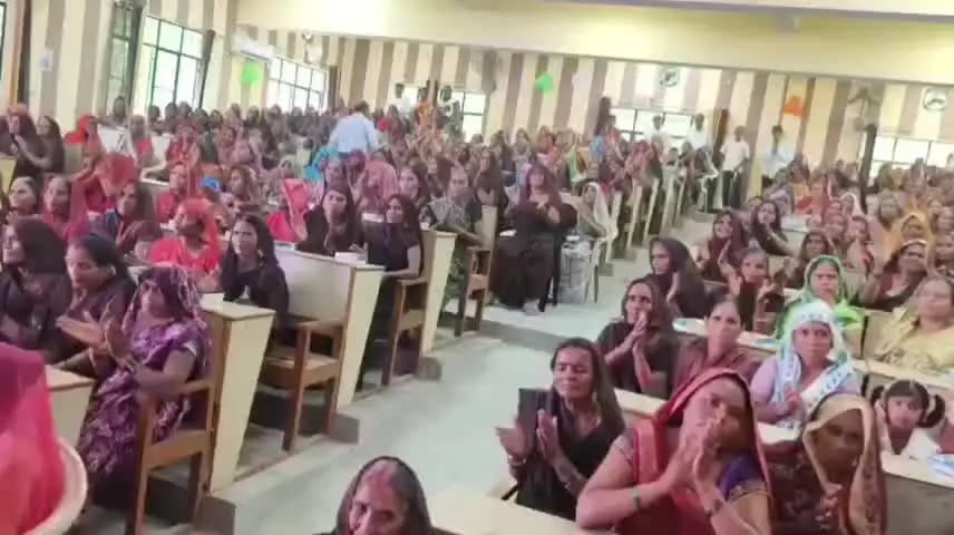 महोबा: सेवायोजन सभागार में रसोइया माताओं को CM योगी की चार बड़ी सौगात, मानदेय बढ़ने से माताओं में खुशी