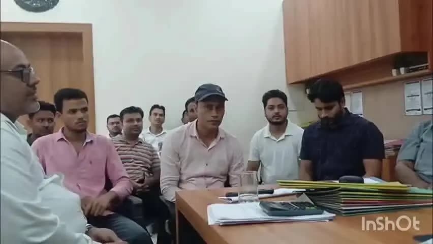 संभल: सदर इलाके में टेक्स कार्यालय परिसर में सम्भल, जिला टैक्स बार एसोसिएशन के वार्षिक चुनाव में संजीव कुमार शर्मा निर्विरोध चुने गए
