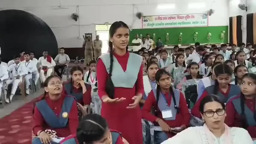 महोबा: वीरभूमि डिग्री कॉलेज में राष्ट्रीय अंतरिक्ष दिवस पर 400 बच्चों को रॉकेट लॉन्चिंग और टेलीस्कोप का प्रशिक्षण मिला