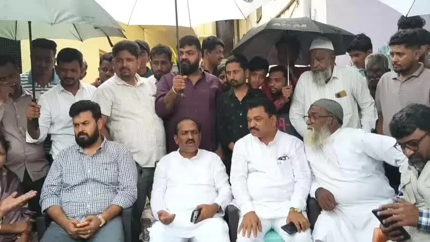 ಹುಬ್ಬಳ್ಳಿ ನಗರ: ಹುಬ್ಬಳ್ಳಿಯ ಆಸಾರ ಓಣಿ ವಿವಾದವನ್ನು ಮುಂದಿಟ್ಟುಕೊಂಡು ಬಿಜೆಪಿ ರಾಜಕೀಯ ಗಿಮಿಕ್ ಮಾಡುತ್ತಿದೆ: ಹುಬ್ಬಳ್ಳಿಯಲ್ಲಿ ಶಾಸಕ ಪ್ರಸಾದ ಅಬ್ಬಯ್ಯ