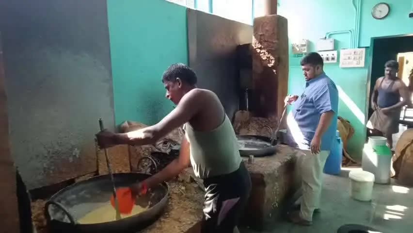 ஸ்ரீவில்லிபுத்தூர்: சீனி பாலின் விலை உயர்வால் பால்கோவாவின் விலை கிடுகிடு என உயர்வு