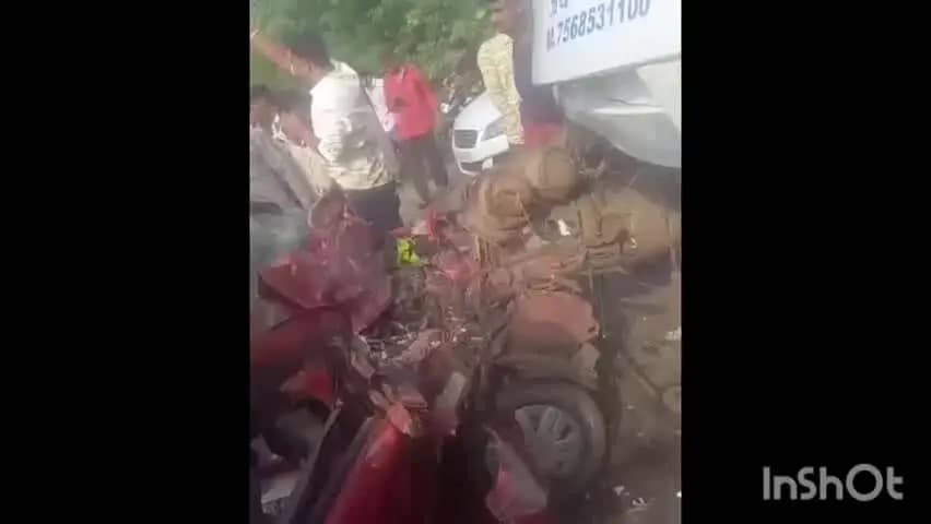 प्रतापगढ़: प्रतापगढ़ में बस-कार भिड़ंत में सास और दामाद की हुई मौत, 3 लोग घायल