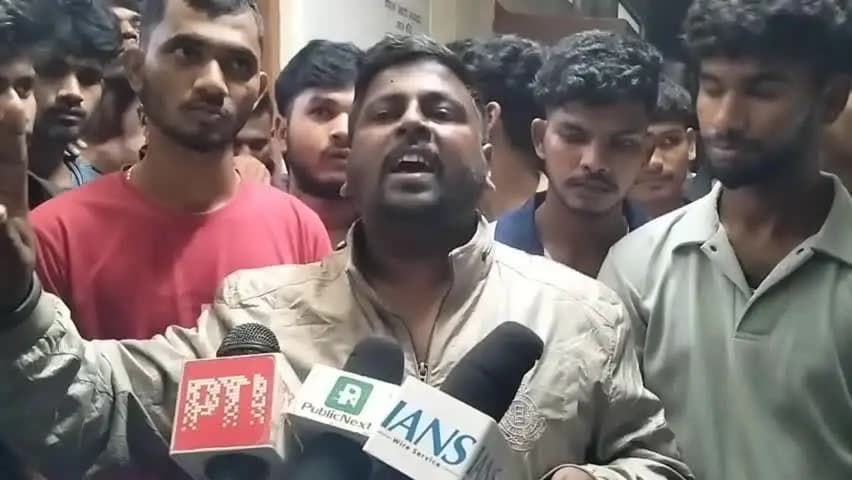 ಧಾರವಾಡ: ಗುಣಮಟ್ಟದ ಆಹಾರ ನೀಡದಿರುವ ಹಿನ್ನೆಲೆ ವಿದ್ಯಾರ್ಥಿಗಳಿಗೆ ತೊಂದರೆ: ಧಾರವಾಡದಲ್ಲಿ ಎಸ್ ಎಫ್ ಐ ಸಂಘಟನೆ ಮುಖಂಡ ನಾಗರಾಜ ಚಲವಾದಿ