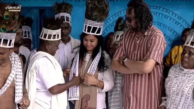 ग्राम चदलीडीह में कलेक्टर पद्मिनी भोई साहू एवं जिला पंचायत सीईओ ऋषिकेश तिवारी ने ग्रामीणों से मुलाकात कर उनकी समस्याएं सुनीं।