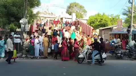 விருதுநகர்: கருநெல்லி நாதர் மீனாட்சி அமைய திருக்கோவில் 50 ஜோடிகளுக்கு திருமணம் நடைபெற்றது