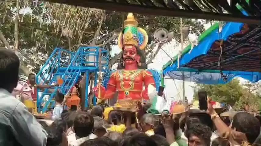 செங்கம்: முனீஸ்வரன் கோவிலில் வெகுமார்சியாக நடைபெற்ற கும்பாபிஷேக திருவிழா ஏராளமான பக்தர்கள் சாமி தரிசனம் செய்தனர்