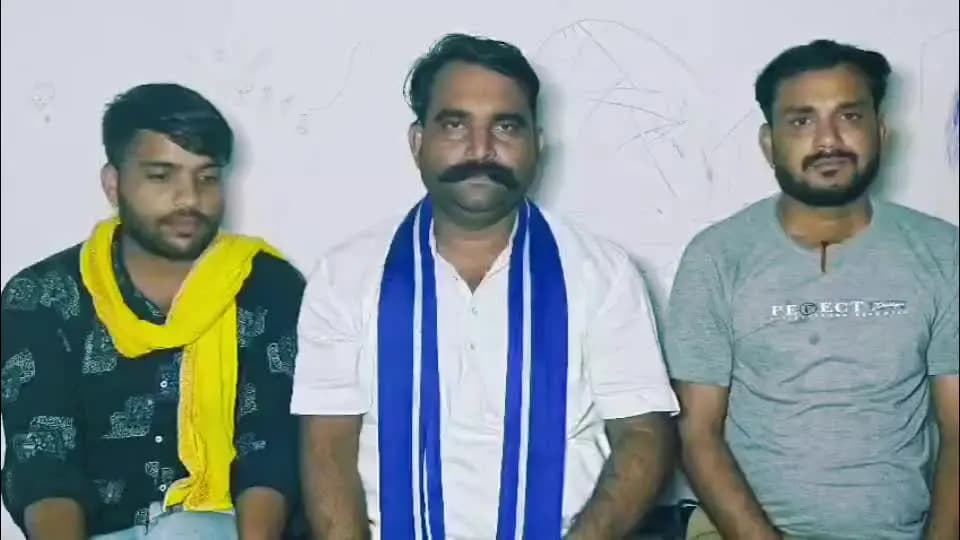 मामला ग्राम कछौआ SBI कियोस्क के पास Mahesh Dongar के साथ जातिगत गाली-गलौज की घटना हुई।