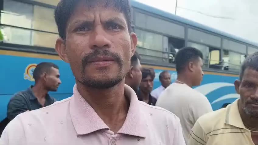 জলপাইগুড়ি: সন্ধ্যার পর BSF-এর রাস্তা বন্ধ, সমস্যায় ৪০০ পরিবার! কাংড়াতলি মোড়ে পথ অবরোধ