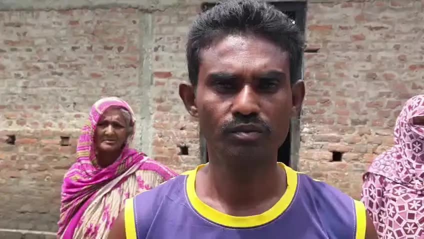 নগাঁও: পৈত্রিক সম্পত্তিৰ অধিকাৰ বিচাৰি আৰক্ষী প্ৰশাসনৰ দুৱাৰে দুৱাৰে ঘূৰি ফুৰিছে বটদ্ৰৱাৰ ভেৰভেৰি গাঁৱৰ দুই ভাতৃয়ে