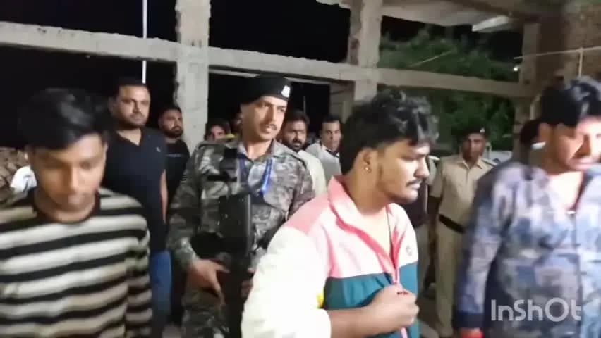 शाहपुर: पवन सिंह ने भरत तिवारी के परिजनों से की मुलाकात, भतीजी ने बांधी राखी, परिजनों से कहा- मैं आपका भरत तिवारी हूं