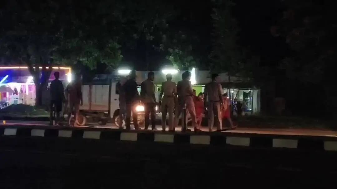 নগাঁও: নগাঁও কঠিয়াতলী ৰেংবেংত অঘটন,
কথমপি ৰক্ষা পৰে বাহনত থকা লোকৰ লগতে বলবম যাত্ৰী ও তথা পথচাৰীৰ