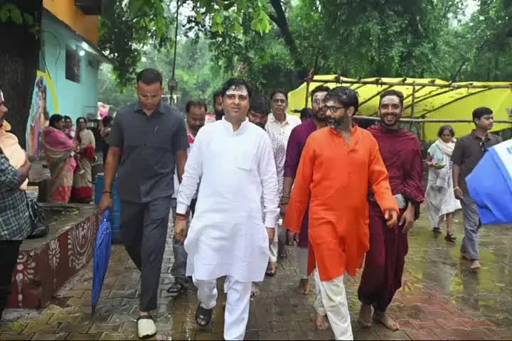 ଝାରସୁଗୁଡା: ଆଜି ପବିତ୍ର ଶ୍ରାବଣ ମାସର ଅନ୍ତିମ ସୋମବାର ଅବସରରେ ପ୍ରଭୁ ଝାଡ଼େଶ୍ୱରଙ୍କ ଦର୍ଶନ କରି ପୂଜାର୍ଚ୍ଚନା କଲେ ଝାରସୁଗୁଡା ବିଧାୟକ