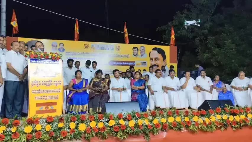 கோபிசெட்டிபாளையம்: கச்சேரி மேடு பகுதியில் தமிழக வெற்றி கழகத்தின் 100 வது நாள் சாதனை விளக்கப் பொதுக்கூட்டம் அமைச்சர் கே எ செங்கோட்டையன் கலந்து கொண்டு சிறப்பித்தார்