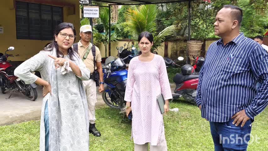 মৰিগাঁও: আগন্তুক নিৰ্বাচনৰ প্ৰস্তুতি আৰু ব্যৱস্থাপনাৰ পৰ্যালোচনাৰ বাবে মহাবিদ্যালয়ৰ খেলপথাৰ পৰিদৰ্শন জিলা আয়ুক্তৰ