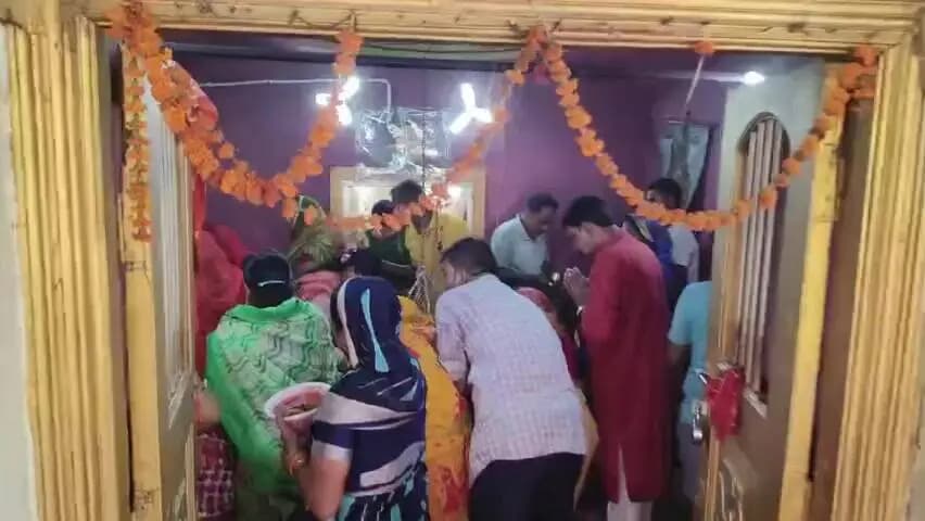 पुपरी: श्रावण माह के चौथे सोमवारी को पुपरी स्थित नागेश्वरनाथ मंदिर, पंचेश्वरनाथ मंदिर में जलाभिषेक के लिए भक्तो की भीड़ उमड़ी