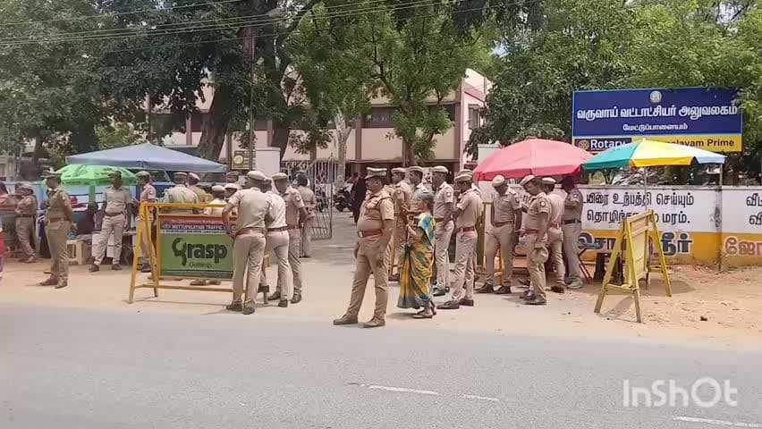 மேட்டுப்பாளையம்: இலவச வீட்டு மனை பட்டா வழங்காததை கண்டித்து மேட்டுப்பாளையம் வட்டாட்சியர் அலுவலகம் முன்பு போராட்டத்தில் ஈடுபட்ட சி.ஜ.டி.யூ கட்சியினர் கைது