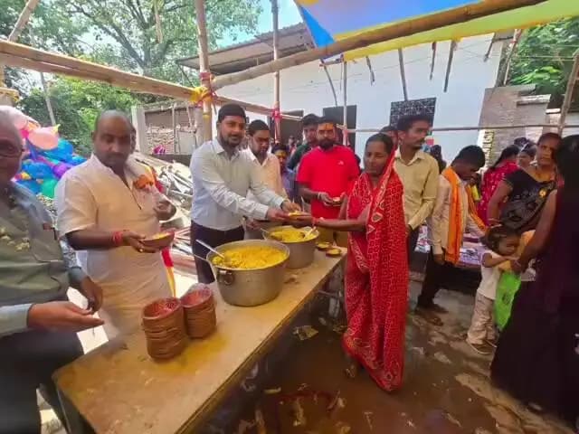 पुपरी: श्रावणी मेला: एसडीओ गौरव कुमार ने पुपरी स्थित नागेश्वरनाथ मंदिर की व्यवस्था व भंडारे का किया निरीक्षण