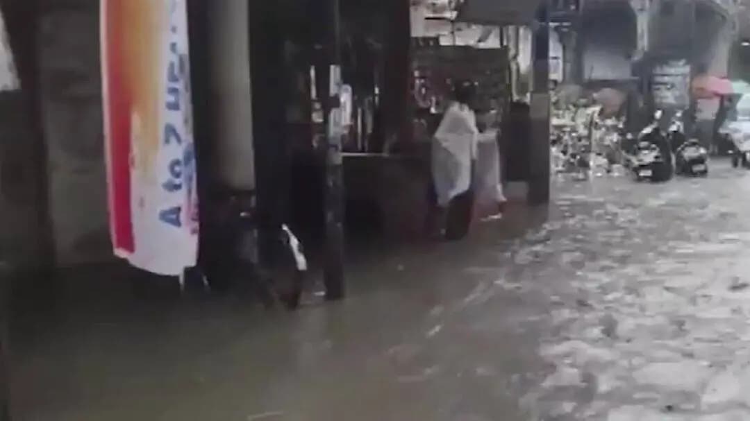भारी बारिश से दुर्गा विहार हुआ जलमग्न, रिहायशी इलाके में भरा पानी
