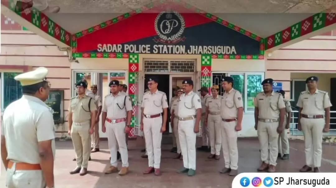ଲଖନପୁର: ଝାରସୁଗୁଡ଼ା ଜିଲ୍ଲାର ବିଭିନ୍ନ ଥାନାରେ ବ୍ରିଫିଂ ପରେଡ୍