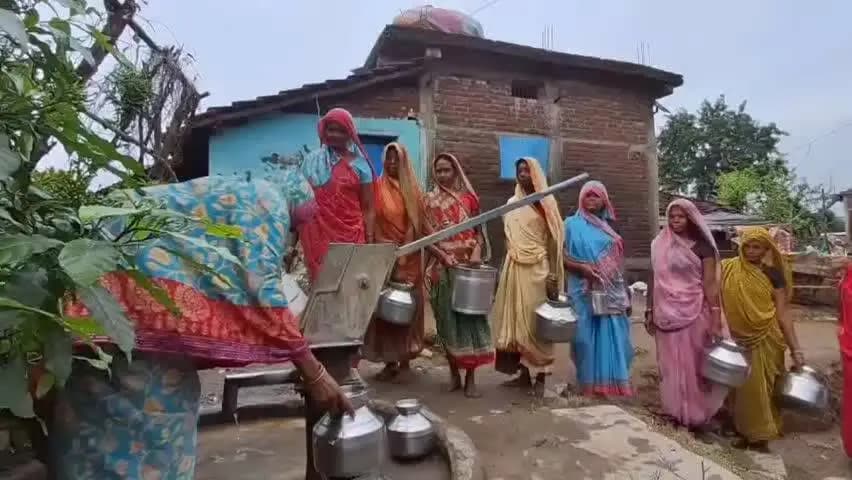 करेली: नरसिंहपुर के केसली गांव में बारिश के बावजूद 700 ग्रामीण बूंद-बूंद पानी को तरसे, 6 महीने से नल जल बंद
