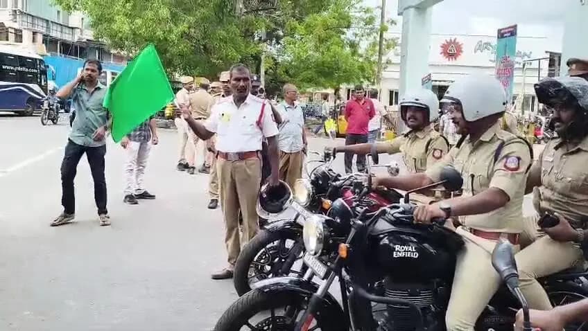 அகஸ்தீஸ்வரம்: வடசேரியில் ஹெல்மெட் விழிப்புணர்வு பைக் பேரணியை ஸ்டாலின் IPS துவங்கி வைத்தார்