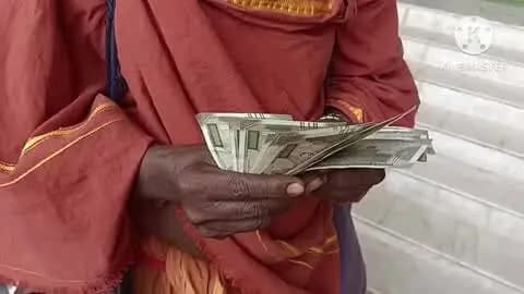 கரூர்: யாசகம் எடுத்து கிடைக்கும் பணத்தை முதல்வர் நிவாரண நிதிக்கு வழங்கிய முதியவர்