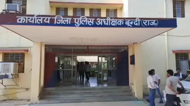 नैनवां: अवैध बजरी से भरी ट्रैक्टर ट्रॉली को किया गया ज़ब्त