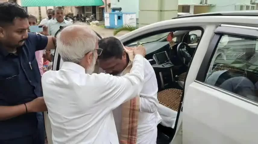 ବାଲେଶ୍ବର ସଦର: ପଞ୍ଚାୟତିରାଜ, ଗ୍ରାମୀଣ ଜଳ ଯୋଗାଣ ଓ ସଡ଼କ ମନ୍ତ୍ରୀ ଶ୍ରୀ Rabi Narayan Naik ମହୋଦୟଙ୍କୁ ବାଲେଶ୍ୱର ସର୍କିଟ୍ ହାଉସ୍ରେ ସ୍ୱାଗତ