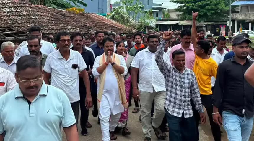 ସୋର: ପୋଡାଢିହା-ସାଉଡ ପର୍ଯ୍ୟନ୍ତ ରାସ୍ତା ନିର୍ମାଣ ପାଇଁ ଶିଳାନ୍ୟାସ କଲେ ସାଂସଦ ଓ ବିଧାୟକ