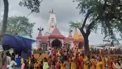 डोमचांच: सावन की अंतिम सोमवारी पर डोमचांच कालेश्वर नाथ मंदिर में उमड़ी भीड़