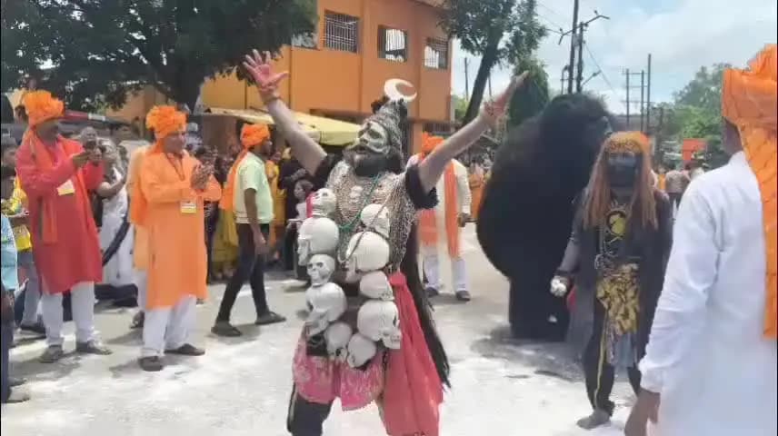 कोडरमा: ध्वजाधारी धाम तक भव्य कांवर पदयात्रा में महाकाल की आकर्षक झांकी ने कांवर यात्रियों का मन मोहा