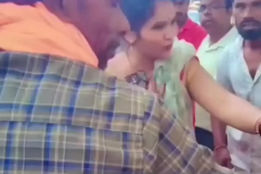 गुना नगर: गुना स्टेशन पर मोबाइल चोरी के बाद महिला की दोस्ती के जाल में फंसा चोर, वीडियो वायरल