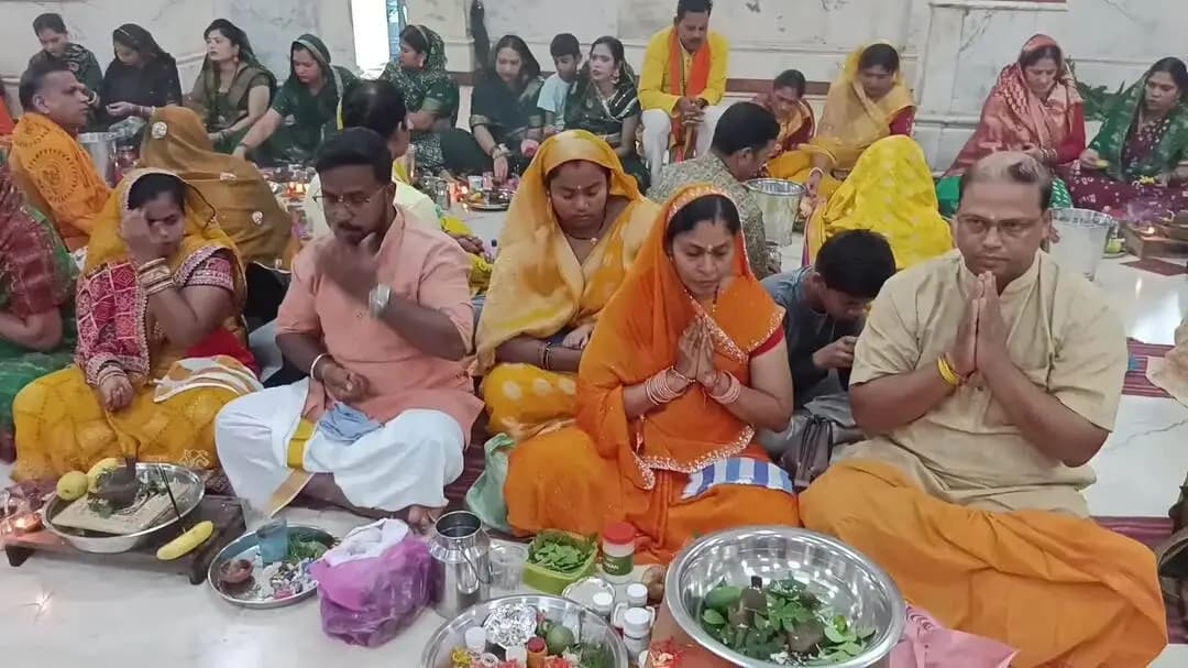 दंतेवाड़ा: *किरंदुल में श्रावण के अंतिम सोमवार पर 111 पार्थिव शिवलिंगों का भव्य सामूहिक रुद्राभिषेक*
*श्री राघव मंदिर में गूंजा "ह