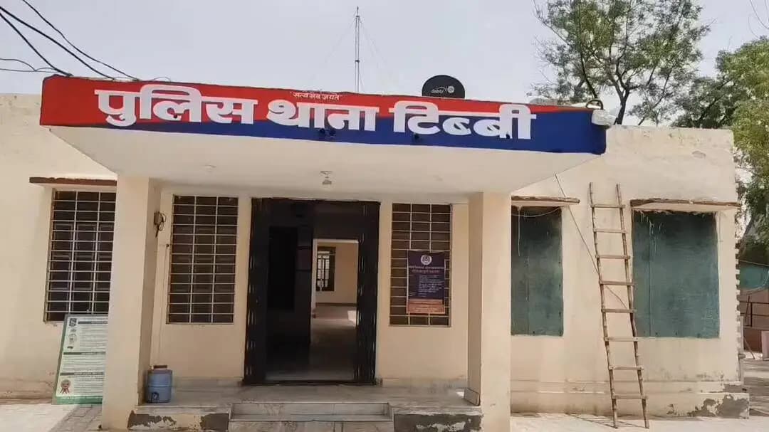 टिब्बी: गुड़िया गांव में एक करोड़ से अधिक की संपत्ति फ्रीज, एनडीपीएस आरोपी पर टिब्बी पुलिस की कार्रवाई