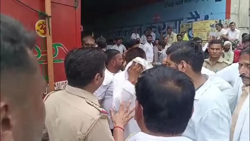 मुज़फ्फरनगर: किसानों ने नेशनल हाईवे पर किया हंगामा, पुलिस से भिड़े, घंटों चला बवाल; डीएम ऑफिस जा रहे सैकड़ों ट्रैक्टरों को रोका