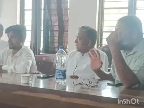 ಹುಮ್ನಾಬಾದ್: ನಗರದ ಮಿನಿ ವಿಧಾನ ಸೌಧ ಸಭಾಂಗಣದಲ್ಲಿ ಮತದಾರರ ಪಟ್ಟಿ ಪರಿಷ್ಕರಣೆ ಕುರಿತ ರಾಜಕೀಯ ಪಕ್ಷಗಳೊಂದಿಗೆ ಸಮಾಲೋಚನಾ ಸಭೆ
