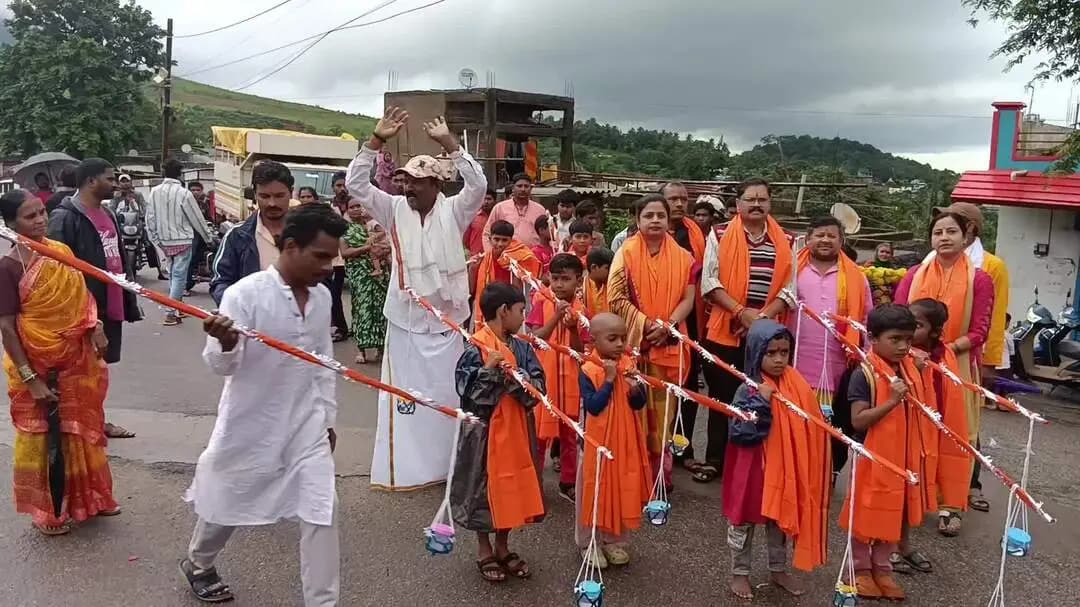 दंतेवाड़ा: *किरंदुल में बाल काँवड़ियों ने गंगेश्वर धाम में किया भव्य जलाभिषेक,बोल बम से गूंजा धाम*
किरंदुल।पवित्र श्रावण मास के पा