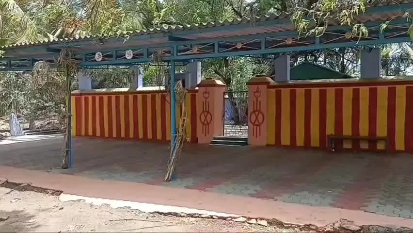 பழனி: மானூரில் உள்ள இருளப்பசாமி கோவிலின் ரூ.79 லட்சம் பணம் யாருக்கு சொந்தம்? இரு தரப்பும் மாறி மாறி புகார்